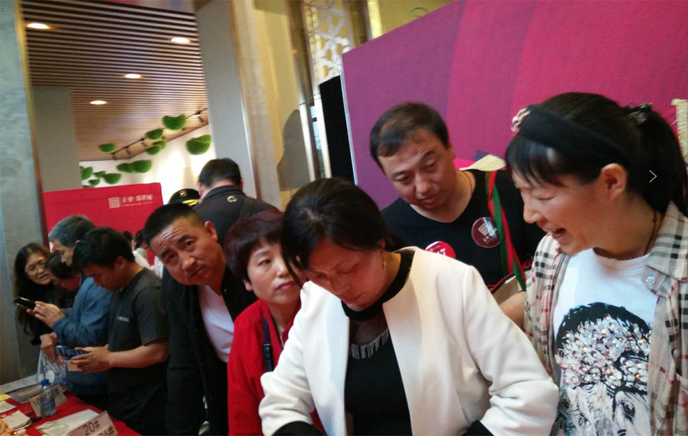 正業(yè)翡翠城首次開盤熱銷2.8億，火爆場(chǎng)面震驚葫蘆島樓市(圖4)
