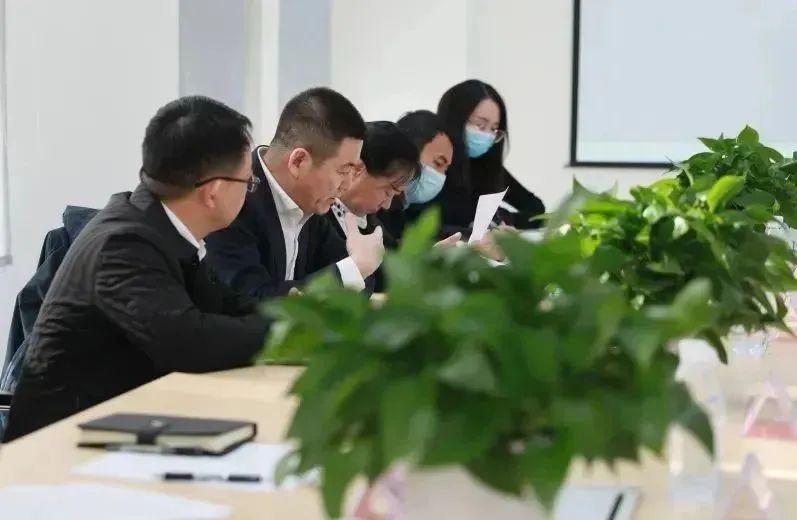 龍港區(qū)人大、區(qū)政府領(lǐng)導(dǎo)一行視察調(diào)研龍港國(guó)際醫(yī)療健康產(chǎn)業(yè)園(圖13)