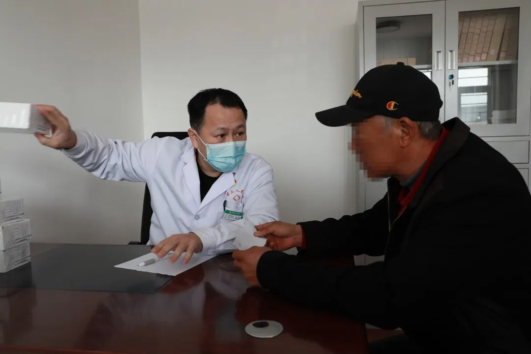 踐行黨的二十大精神，市二院黨員開展大型公益出診！(圖1)