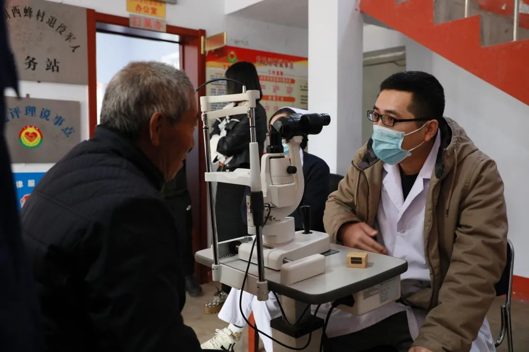 踐行黨的二十大精神，市二院黨員開展大型公益出診！(圖6)